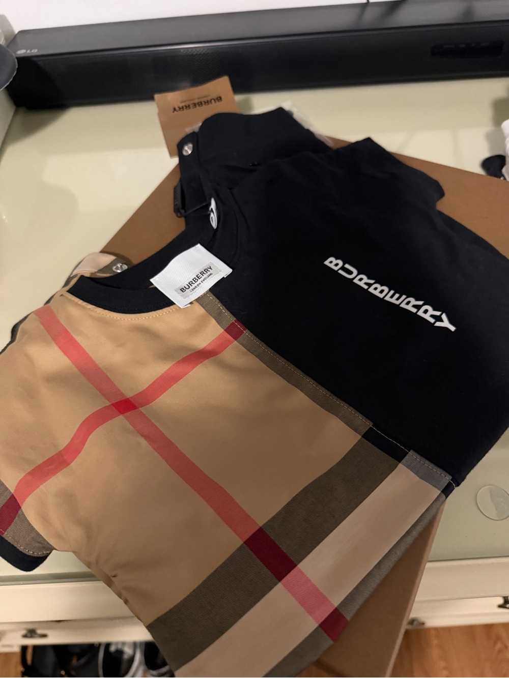 Burberry kids Split-Panel Short Sleeve Tee - Black & Tan Check